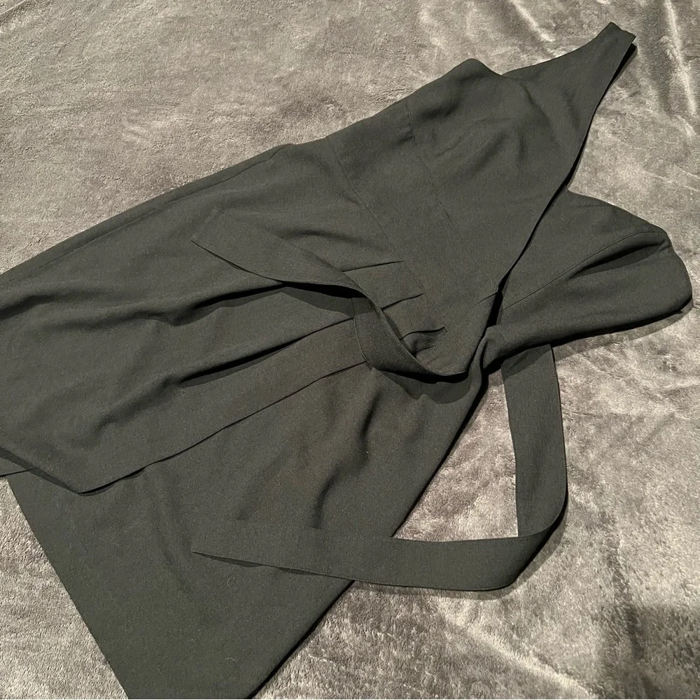 NEVER WORN CLUB MONACO BLACK COCKTAIL DRESS IN SIZE 6 - Picture 7 of 7